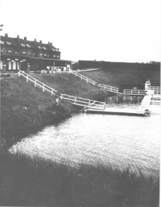 1002265 Gezicht op zwembad De Lek aan de Schipbrughaven te Vreeswijk.